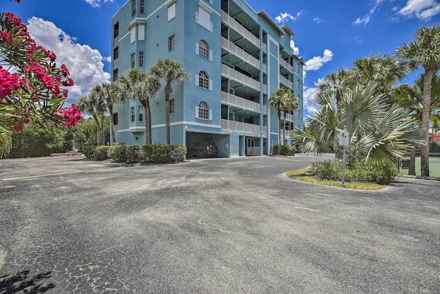 Blue Coconut — Fort Myers Beach, FL