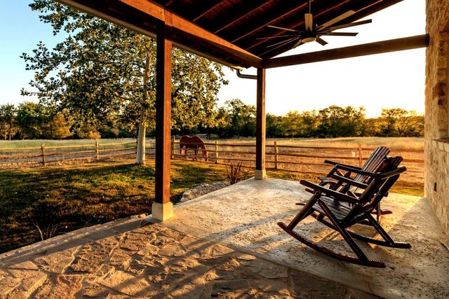 The Ranch House for 2 with hot tub, wifi (private 1BR stay)