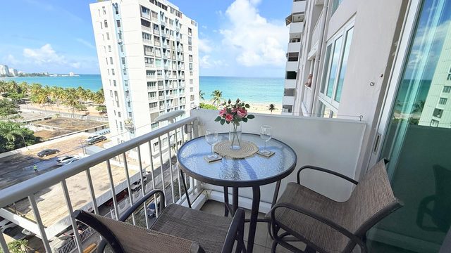 CB812-2 — Isla Verde, PR