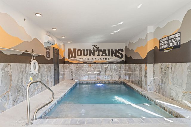 Evergreen Escape — Sevierville, TN