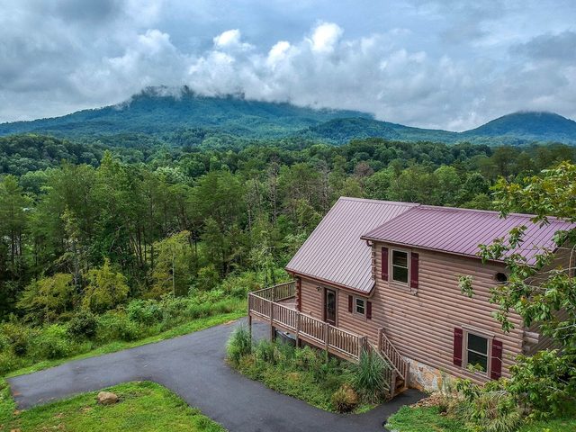Nothin' But a Good Time — Sevierville, TN