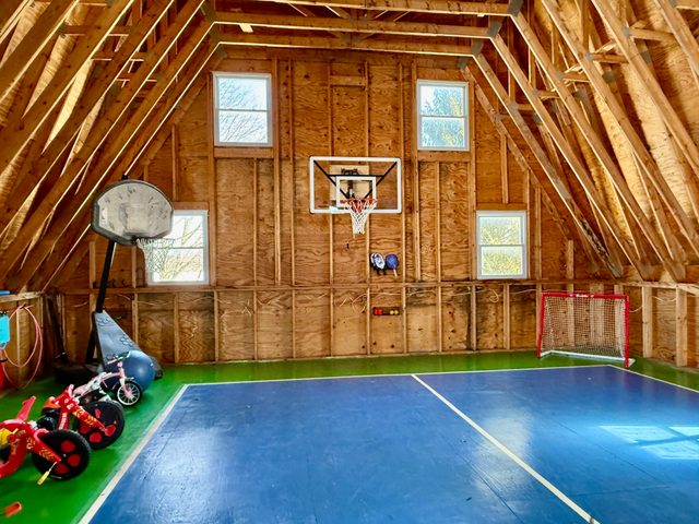 The Farmhouse - Modern Rochester Farmhouse Getaway — Ontario, NY