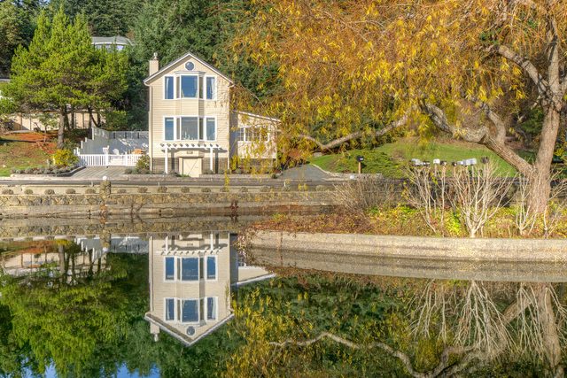 Newhall House — Eastsound, WA