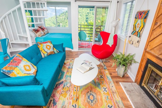 Vibrant Vacay Studio Loft Condo, at the top of Gatlinburg — Gatlinburg, TN