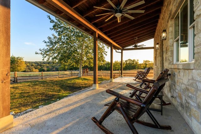 The Ranch House for 6 with hot tub, wifi (private 3BR stay) — Fredericksburg, TX