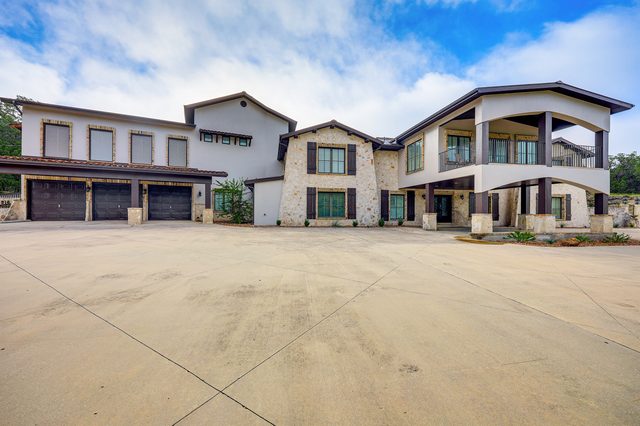 Luxury Home with Heated Pool and Hot Tub