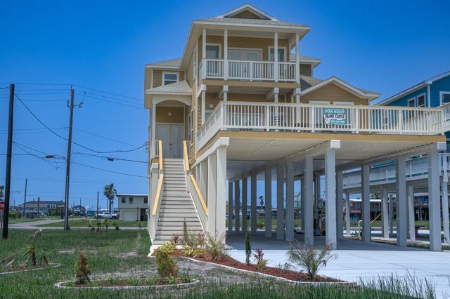 Island Castle — Freeport, TX