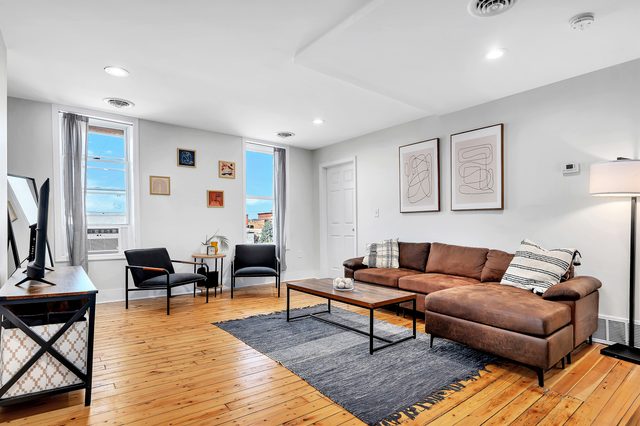 The Collar City Oasis/278 3rd St #3 — Troy, NY