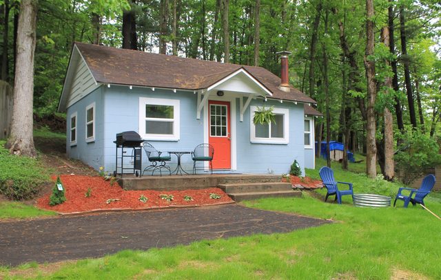 Teacup Inn TC, Pet and Budget Friendly — Traverse City, MI