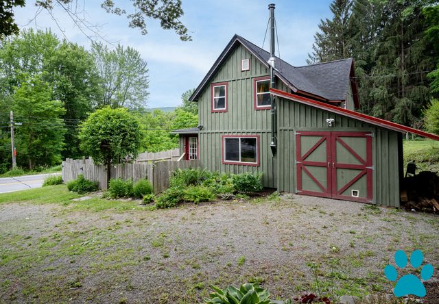 Gully Side Getaway — Naples, NY