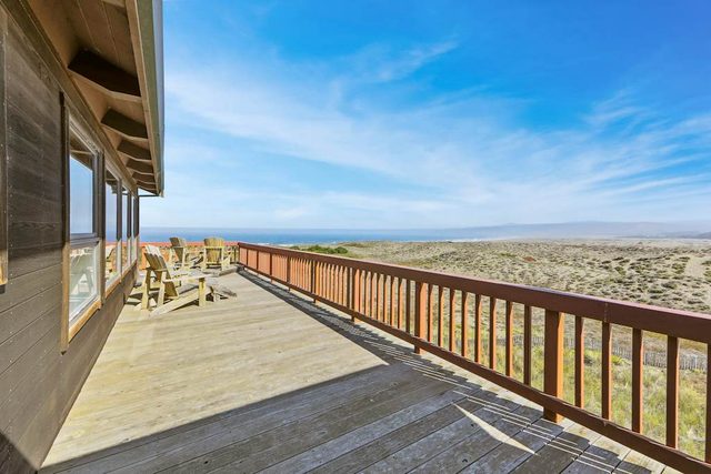 Large Oceanfront Home - Hot Tub, Pets OK, Deck