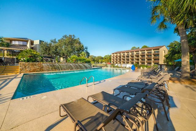 Oceanfront Villa with Shared Pool, Hot Tub, Ocean Views, and More - Beach Nearby