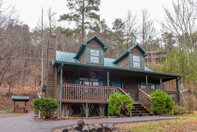 Homey Cabin, Sleeps 8, Hot Tub, Fireplace, Pool table
