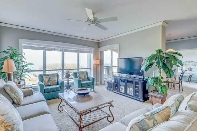 Stunning beach condo with two ocean-view balconies, shared pool & hot tub
