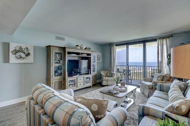 Waterfront Getaway with Pools, Hot Tub, and Views of the Atlantic Ocean