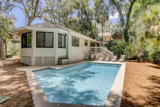 Cozy dog-friendly home with free WiFi & private pool for a relaxing stay