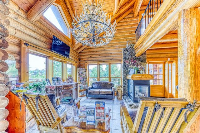 Golf Course Condo, Fireplace, Sauna, Pool & Views