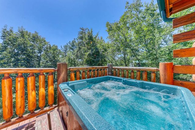Cozy Cabin, Sleep 13・Hot Tub・Game Room・Superb View