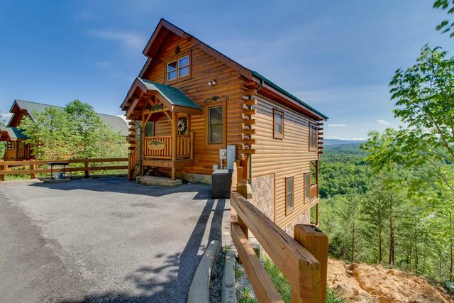 Shared Sauna, Open Mountain Views, Private Hot Tub