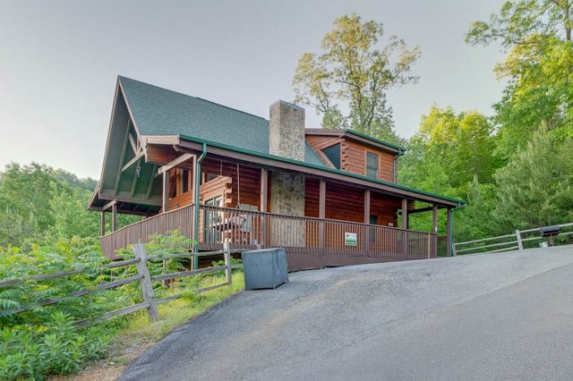 Spacious, Dog Welcome Cabin, Sleeps 8・Mtn Views