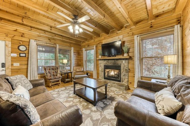 Family Cabin W Mtn View, Near Downtown, Theater