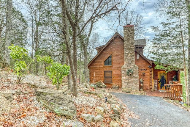 Cozy Cabin W Wooded View, Sleeps 6・Near Downtown