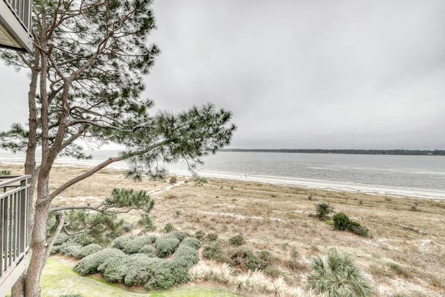 Homey condo with ocean views, balcony, pool & easy beach access
