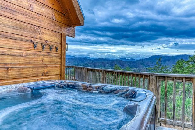 Wears Valley Retreat・Near Pigeon Forge・Firepit・Tub