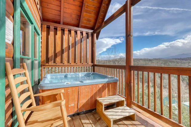 Welcoming Cabin, Sleep 4・Hot Tub・Pool・Amazing View