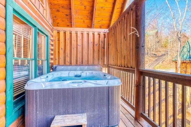 1.9 Mi to Parkway・Rustic Getaway・Hot Tub・Dog Ok!