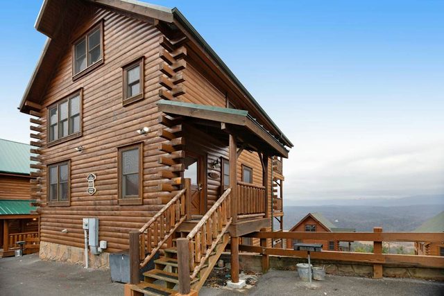 Cozy Cabin W Breathtaking Mtn View, for 10・Hot Tub