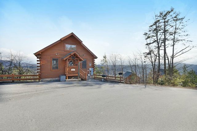 Mt LeConte Views | Hot Tub | Near Dollywood