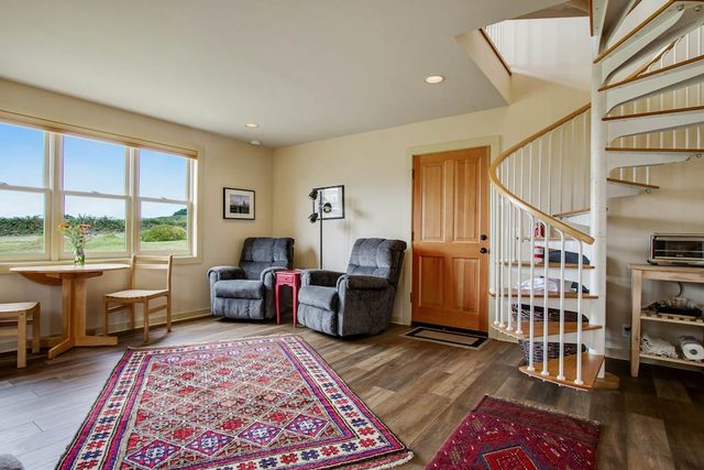 Pet-Friendly Mendocino Cottage with Ocean Views
