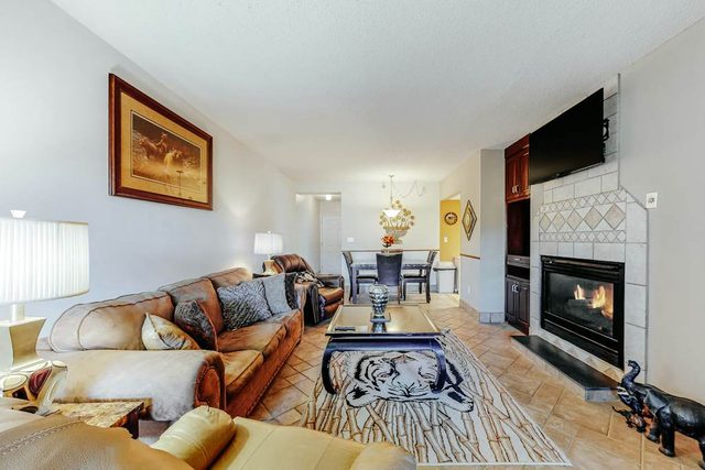 Cozy Riverfront Downtown Condo, Sleeps 6, Balcony