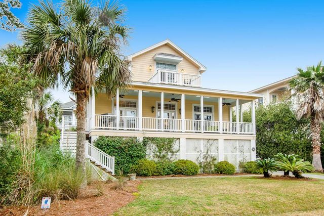 Spacious Deck, Hot Tub,  Second Row To Beach & Private Pool Coming Soon