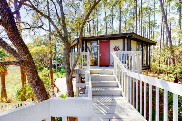 Unique Treehouse Haven with Marsh-Front Views & Large Deck - Walk to Beach — Hilton Head Island, SC