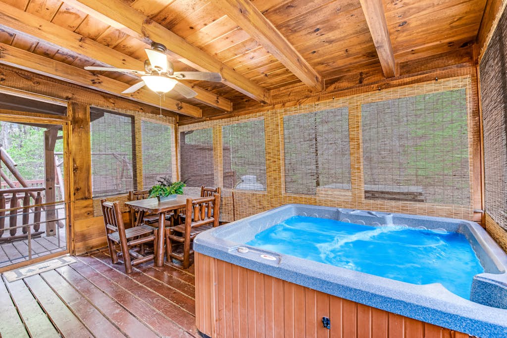 Log Cabin, Sleeps 9・Hot Tub・Home Theater・Games