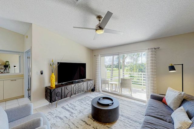 2nd Floor Condo Overlooking Country Club Greens w Free WiFi AC and Shared Pool