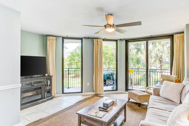 Beachfront villa w/ access to shared pool, beach, or golf, & w/shared gas grill