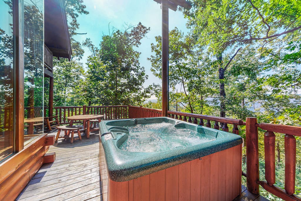 Cabin W Private Hot Tub, Sleeps 14・Mountain Views