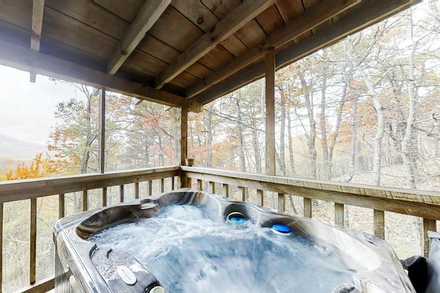 Sevierville Smoky Mountain Cabin | Hot Tub & Views