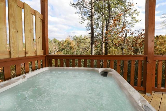 Cozy Cabin, Sleep 8, Theater Room, Pool Table, Deck