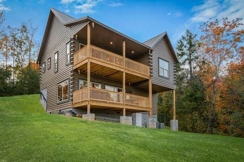 Spacious Cabin, Theater & Game Room, Pool Access — Sevierville, TN