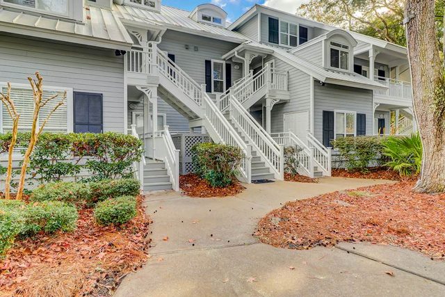 Renovated Island Escape W/ Shared Pools, Easy Beach Access, Fast WiFi & Patio