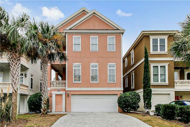 Dog-friendly home with private pool, WiFi, W/D & central AC - snowbird-friendly