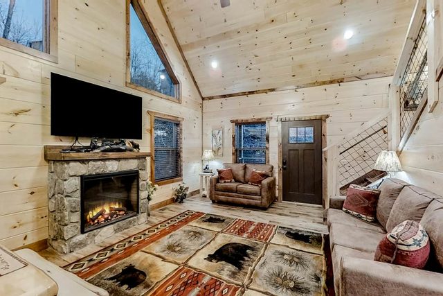 Smoky Mtn Escape, Sleeps 12, Games, Theater, Hot Tub