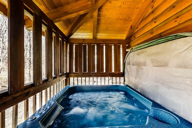 Family Friendly Cabin, Hot Tub, Pool Table
