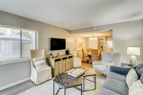 Snowbird/dog-friendly villa with WiFi, 2 patios, & grill + pool/ beach access — Hilton Head Island, SC