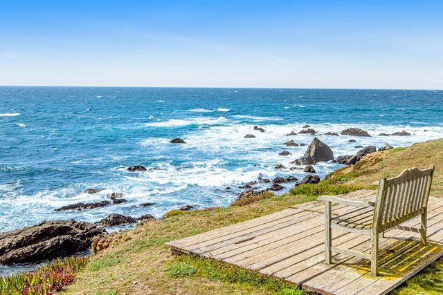 Fort Bragg Oceanfront Home - Hot Tub & Game Room