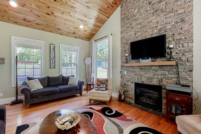 Charming Lakefront Home with Seasonal Private Covered Dock